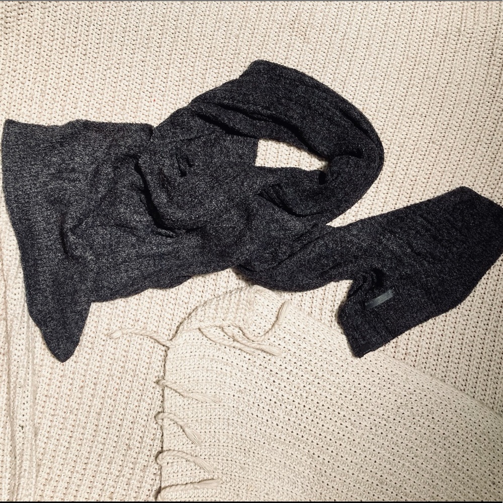 Cozy straight scarf